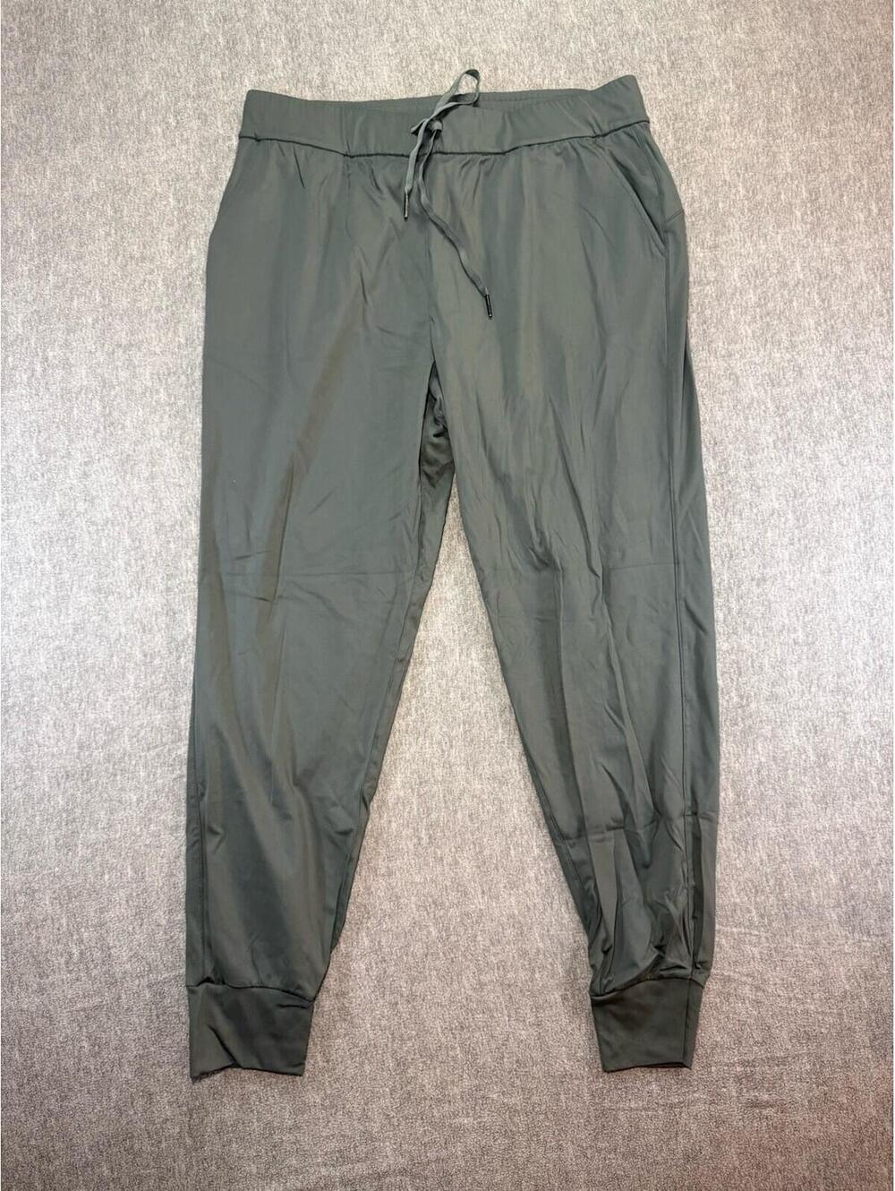 Sage Collective Women’s Joggers-Size Medium/Sage Green/Tapered/Drawstring